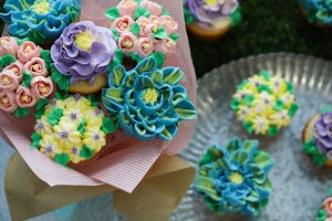 Cupcakes With Flower-Shaped Frosting